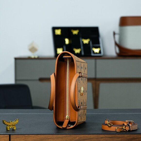 ❤️✨MCM mini aren top-zip shopper in visetos bag ✨ - Picture 3 of 8